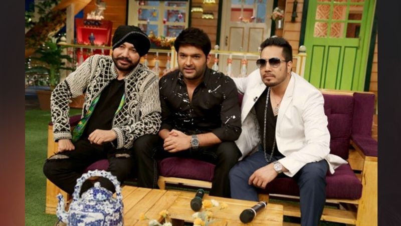 बता दें कि 44 साल की उम्र में भी मीका सिंह कुंवारे है। उन्होंने अपनी शादी न होने का जिम्मेदार भाई दलेरी मेहंदी को बताया था। उन्होंने एक इंटरव्यू में बताया था- जब मैं दलेर भाई की टीम में 1995 में गिटारिस्ट था और उस वक्त एक लड़की के साथ रिलेशनशिप में था। उस लड़की को अपने भाई का लैंडलाइन नंबर दे दिया था। मीका ने बताया था- एक दिन उस लड़की ने फोन किया, भगवान जाने दलेर पाजी ने उससे क्या कहा कि उसने मेरे साथ ब्रेकअप कर लिया और मेरा दिल टूट गया। मेरे शादी न करने की वजह सिर्फ दलेर पाजी हैं।