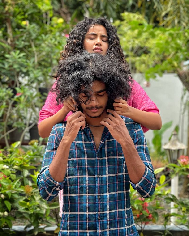 கியூட் அக்கா - தம்பி பாசம் 