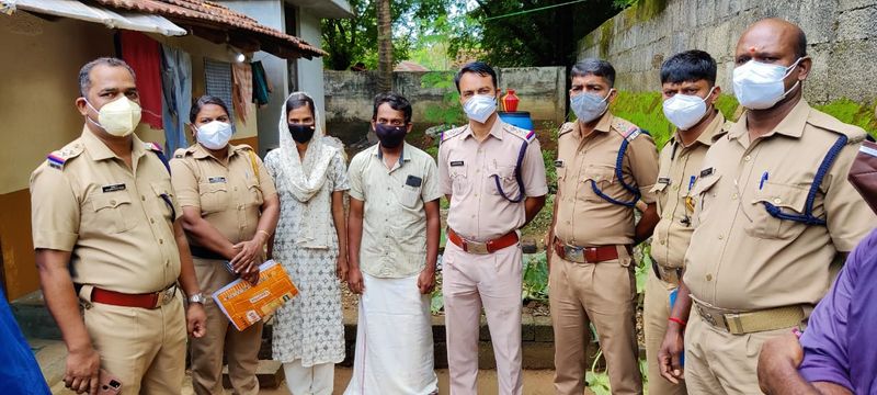 പെണ്കുട്ടിക്ക് വലിയ അസുഖങ്ങളൊന്നും ഇക്കാലയളവിലുണ്ടായിട്ടില്ലെന്നാണ് പൊലീസ് പറയുന്നത്. യുവാവിനൊപ്പം അതേ വീട്ടിൽ കഴിഞ്ഞിരുന്നതായി യുവതിയും പൊലീസിന് മൊഴി നൽകിയിട്ടുണ്ട്. ഇരുവരും പറഞ്ഞ സജ്ജീകരണങ്ങൾ ഇവരുടെ മുറിയിൽ ഉണ്ടായിരുന്നതായി നെന്മാറ പൊലീസും പറയുന്നു.