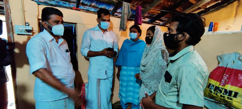 നാട്ടുകാരുടെ എതിര്പ്പ് കൂടിയതോടെ കേസ് പുനരന്വേഷിക്കാന് പൊലീസ് തീരുമാനിക്കുകയായിരുന്നു. ആലത്തൂര് ഡിവൈഎസ്പിയുടെ നേതൃത്വത്തിലുള്ള പുതിയ സംഘം ബുധനാഴ്ച രാത്രി അയിലൂര് കാരക്കാട്ട് പറമ്പിലെ വീട്ടിലെത്തി വീണ്ടും പരിശോധന നടത്തി. കുടുംബാംഗങ്ങളുടെ മൊഴി വീണ്ടും രേഖപ്പെടുത്താനുള്ള നീക്കത്തിലാണ് പൊലീസ്.