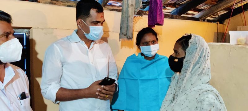 കൊവിഡ് മഹാമാരിയുടെ രണ്ടാംവരവിന്റെ ഈ കാലത്ത്, എല്ലാവരും മാസ്ക് ധരിച്ചും സാനിറ്റൈസ് ചെയ്തും സാമൂഹ്യ അകലം പാലിച്ചും വാക്സിന് എടുത്തും പ്രതിരോധത്തിന് തയ്യാറാവണമെന്ന് ഏഷ്യാനെറ്റ് ന്യൂസ് അഭ്യര്ത്ഥിക്കുന്നു. ഒന്നിച്ച് നിന്നാല് നമുക്കീ മഹാമാരിയെ തോല്പ്പിക്കാനാവും. #BreakTheChain #ANCares #IndiaFightsCorona