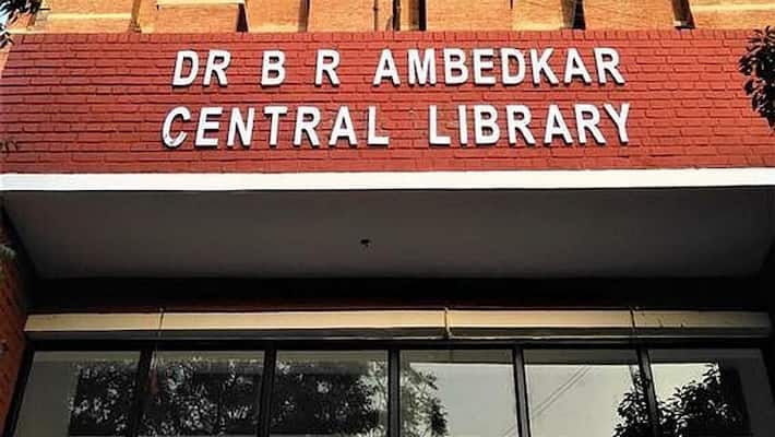 JNU students who thrashed security staff, broke into library booked by Delhi Police-VPN JNU students who thrashed security staff, broke into library booked by Delhi Police-VPN