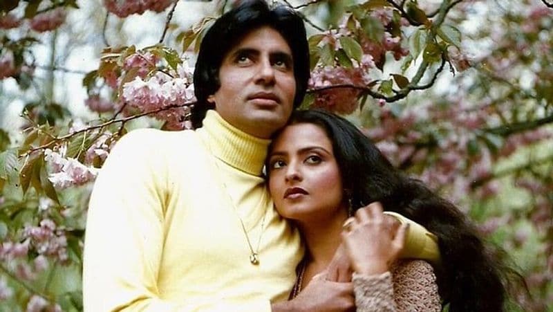 यह तो सभी जानते हैं कि अमिताभ और रेखा के बीच लंबा अफेयर चला। हालांकि, जया बच्चन की वजह से दोनों को अपनी राहें अलग करनी पड़ी। बता दें कि शुरू में तो जया ने अफेयर की खबरों पर ज्यादा ध्यान नहीं दिया। लेकिन जब पानी सिर से ऊपर चला गया तो उन्होंने अपनी शादीशुदा जिंदगी को बचाने के लिए कमर कसी।