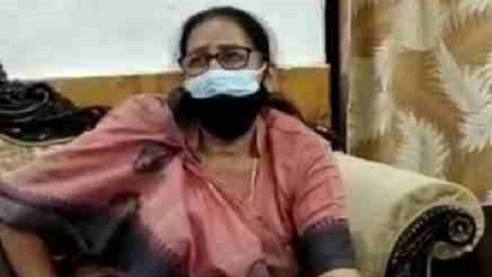 Rape is happening because women use mobile phones ... Women's Commission Chairman Controversial Speech ..! Rape is happening because women use mobile phones ... Women's Commission Chairman Controversial Speech ..!