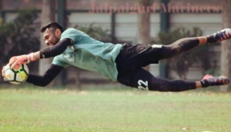 বাগানের তেকাঠির নিচে বহু অবিস্মরণীয় ম্যাচ খেলেছেন, বহু গোল বাঁচিয়েছেন। অনবদ্য গোল কিপিংয়ের জন্য বাগানের বাজপাখি বলা হত শিল্টনকে।