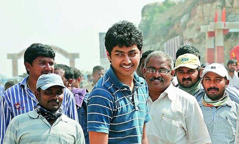 కాగా నేడు బాలయ్య మోక్షజ్ఞ ఎంట్రీపై క్లారిటీ ఇచ్చారు. మోక్షజ్ఞ హీరోగా మారడానికి రంగం సిద్ధం అవుతుంది అన్నారు. అనూహ్యంగా మోక్షజ్ఞ డెబ్యూ మూవీ తన దర్శకత్వంలోనే ఉంటుందని ఆయన చెప్పడం విశేషం.