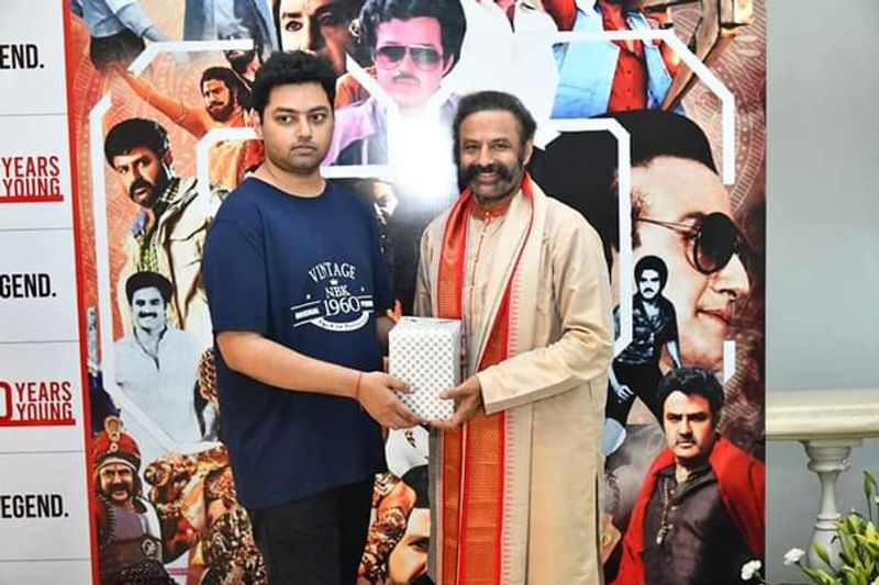 గతంలో బాలకృష్ణ డైరెక్షన్ చేసిన అనుభవం లేదు. నర్తనశాల అనే ఓ పౌరాణిక చిత్రాన్ని మొదలుపెట్టి సౌందర్య మరణంతో మధ్యలో వదిలివేశారు. మరి అలాంటి బాలయ్య కొడుకు మోక్షజ్ఞ ఎంట్రీ చిత్రానికి దర్శకత్వం వహిస్తానని చెప్పడం సంచలనంగా మారింది.
