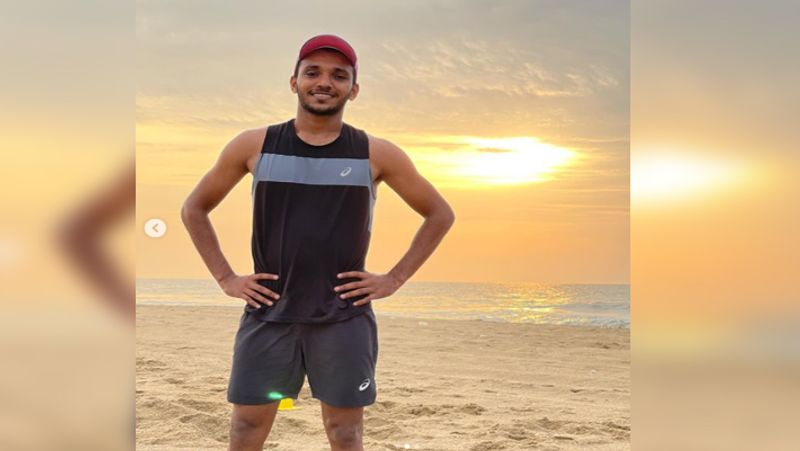श्रीलंका दौरे पर जाएंगे सकारिया
BCCI ने श्रीलंका दौरे (Sri Lanka tour) के लिए 20 सदस्यीय भारतीय टीम की घोषणा कर दी है। जिसमें शिखर धवन को कप्तानी सौंपी गई है। वहीं, भुवनेश्वर कुमार उपकप्तान होंगे। आईपीएल के 5 युवा खिलाड़ियों को भी टीम में जगह दी गई है। इस साल राजस्थान रॉयल्स के लिए डेब्यू करने वाले बाएं हाथ के इस तेज गेंदबाज चेतन सकारिया भी शामिल हैं।