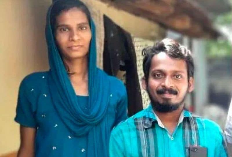 मार्च में रहमान कुछ दिन के लिए गायब हो गया था। फिर वापस आ गया। रहमान ने खुलासा किया कि वह पास के ही गांव में किराए के मकान में सजिता के साथ रह रहा था।
