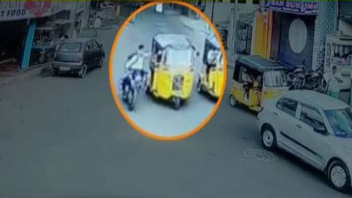 Woman dies after falling off auto while trying to get mobile phone back from robbers Woman dies after falling off auto while trying to get mobile phone back from robbers