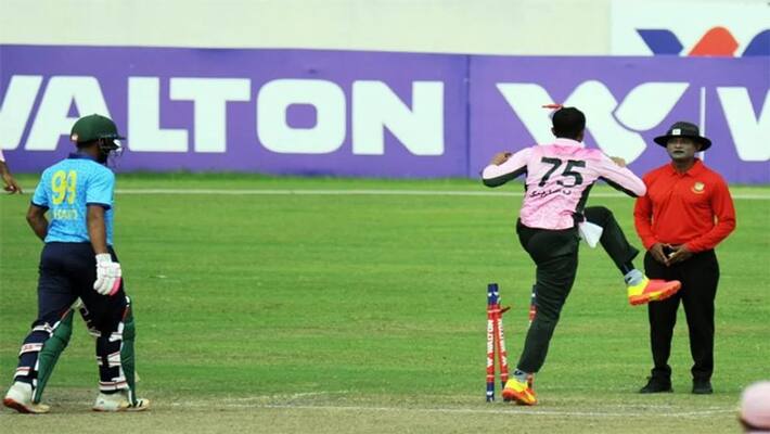 Shakib Al Hasan lashes out at stumps in anger, video goes viral dva Shakib Al Hasan lashes out at stumps in anger, video goes viral dva