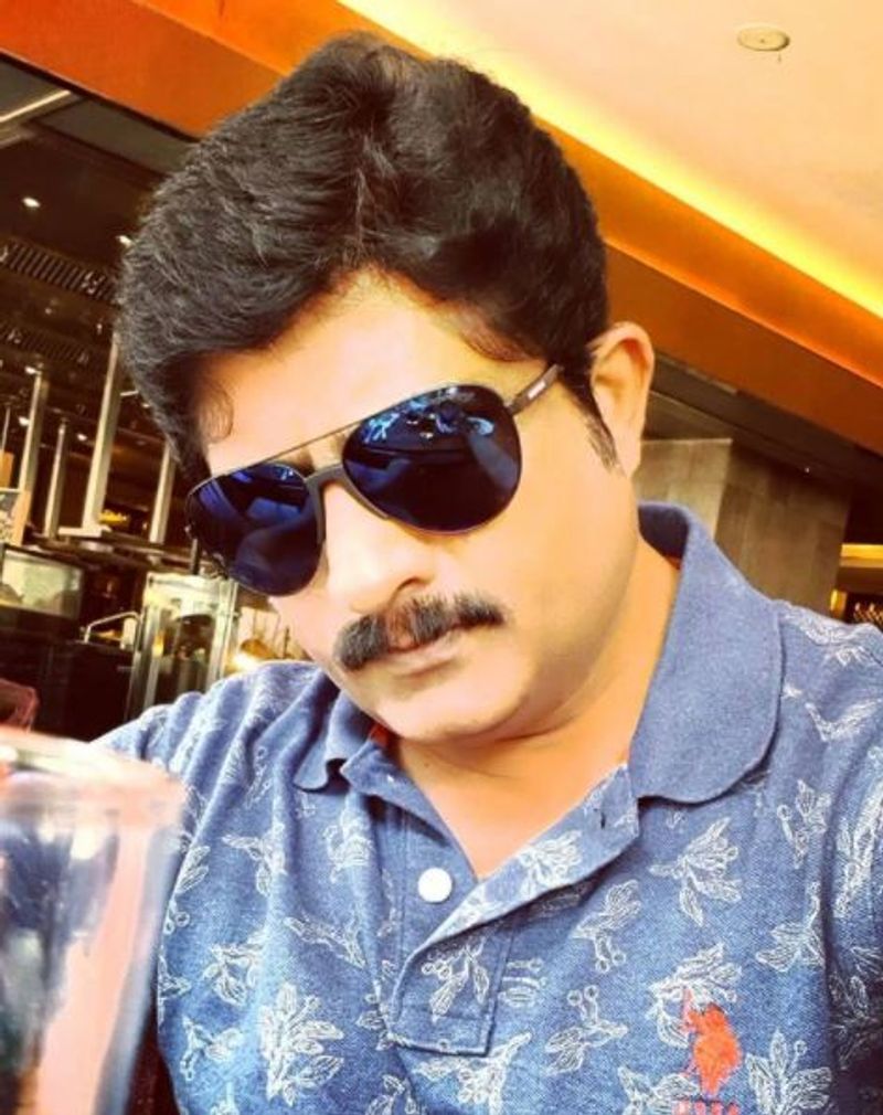 'ಅದ್ದೂರಿ ಸಿನಿಮಾ ಕೊಡುತ್ತಿರುವ ನಿರ್ಮಾಪಕ ಜಾಕ್ ಮಂಜು ಹಾಗೂ ನಿರ್ದೇಶಕ ಅನೂಪ್ ಭಂಡಾರಿ ಅವರಿಗೆ ಅಭಿನಂದನೆಗಳು’ ಎಂದಿದ್ದಾರೆ.
