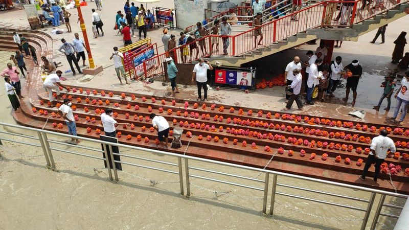 ಸಂಬಂಧಿಗಳು ಬಾರದೆ ಅನಾಥವಾಗಿದ್ದ ಅಸ್ಥಿಗಳಿಗೆ ಮೋಕ್ಷ