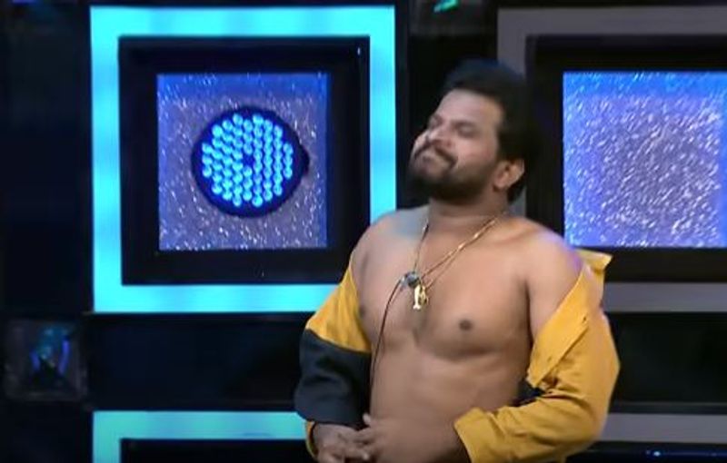 ఆది బాడీని చూసి అంతా షాక్ అవుతారు. ఈ సందర్భంగా `ఆదికేశవరెడ్డిలాగా వచ్చాను. నన్ను అర్జున్ రెడ్డిని చేశారు` అని ఆది చెప్పిన డైలాగ్ నవ్వులు పూయిస్తుంది.