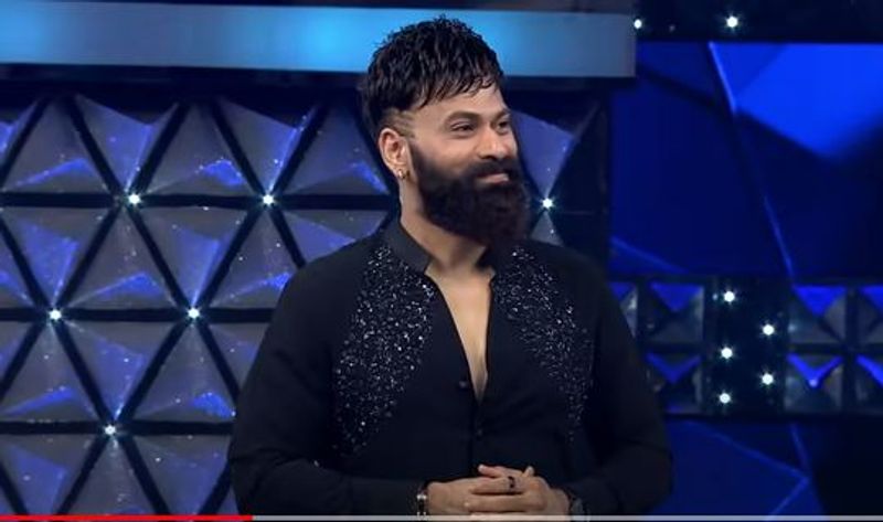 ఇందులో యాంకర్ అనసూయ, హైపర్ ఆది, అలాగే బిగ్బాస్ 4 టాప్ అండ్ క్రేజీ కంటెస్టెంట్స్ అరియానా, సోహైల్, హారిక, మెహబూబ్ పాల్గొని సందడి చేయబోతున్నారు. తాజాగా విడుదలైన ప్రోమోలు తెగ ఆకట్టుకుంటున్నాయి.