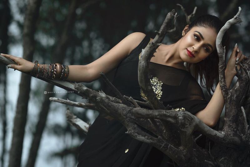 இளம் ரசிகர்களை ஏங்க வைத்த மாளவிகா வால்ஸ் 