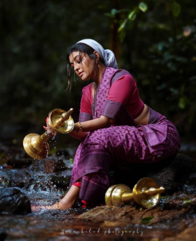 നര്ത്തകിയായിട്ടാണ് ദുര്ഗാ കൃഷ്ണ ആദ്യം കലാലോകത്തേക്ക് എത്തുന്നത്.