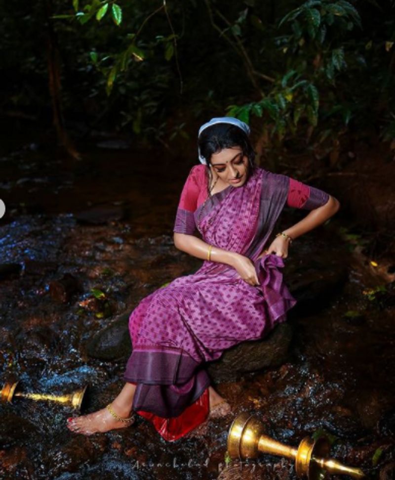ദുര്ഗാ കൃഷ്ണ ഷെയര് ചെയ്ത ഫോട്ടോകള് ഓണ്ലൈനില് തരംഗമാകാറുണ്ട്.