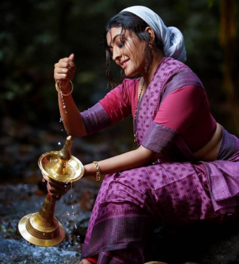 അരുണ് ചേലാട് ആണ് ഫോട്ടോ എടുത്തിരിക്കുന്നത്.