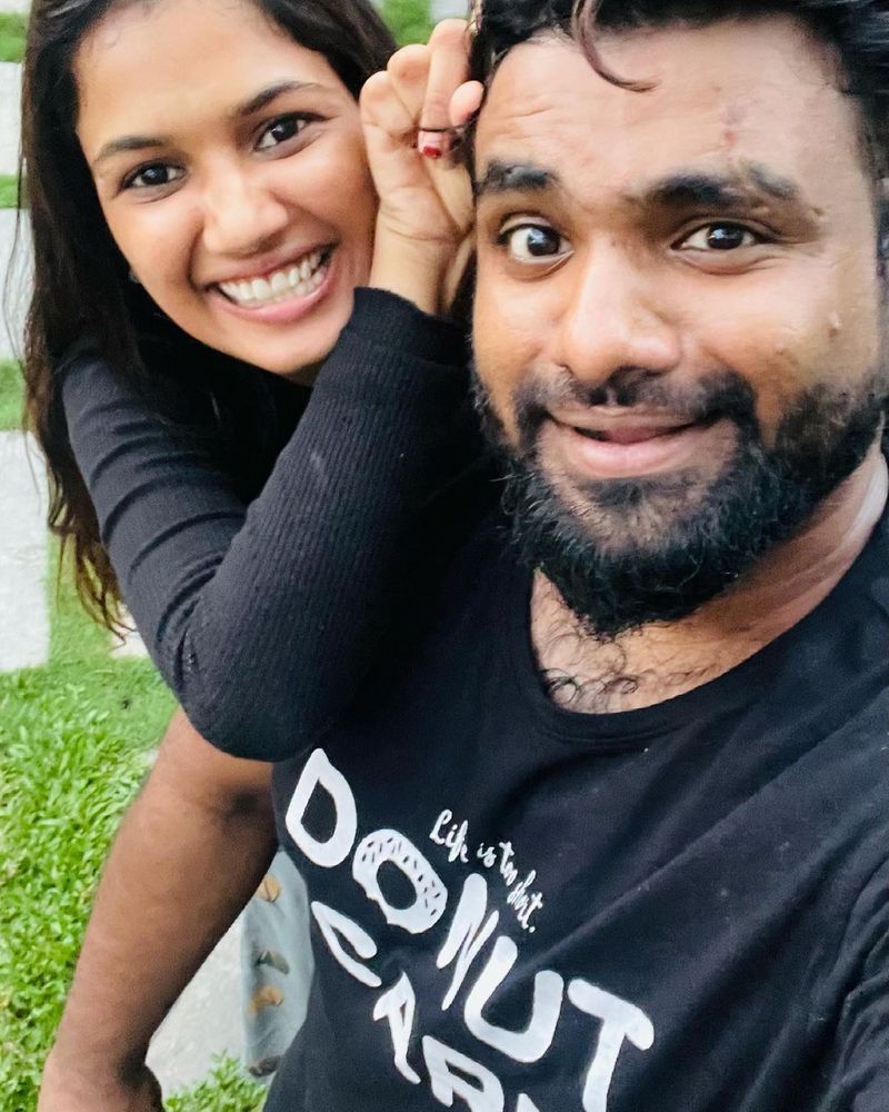 ఈ సందర్భంగా దిగిన ఫోటోలు ఇప్పుడు సోషల్ మీడియాలో చక్కర్లు కొడుతున్నాయి.