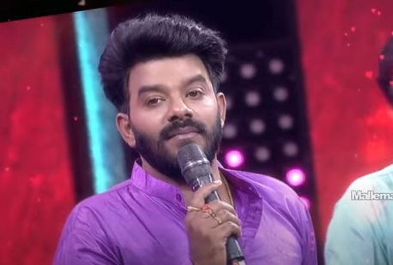 సుధీర్ డల్గా ఉండటాన్ని గమనించిన యాంకర్ ప్రదీప్ ఏంటీ.. సుధీర్ డల్గా ఉన్నావంటే.. వచ్చి వారం రోజులవుతుంది, ఇంకా ఏం జరగడం లేదన్నాడు హైపర్ ఆది. ఇది నవ్వులు పూయించింది.