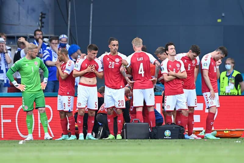 Denmark Players form man wall for collapsing Christian Eriksen get wide applause
