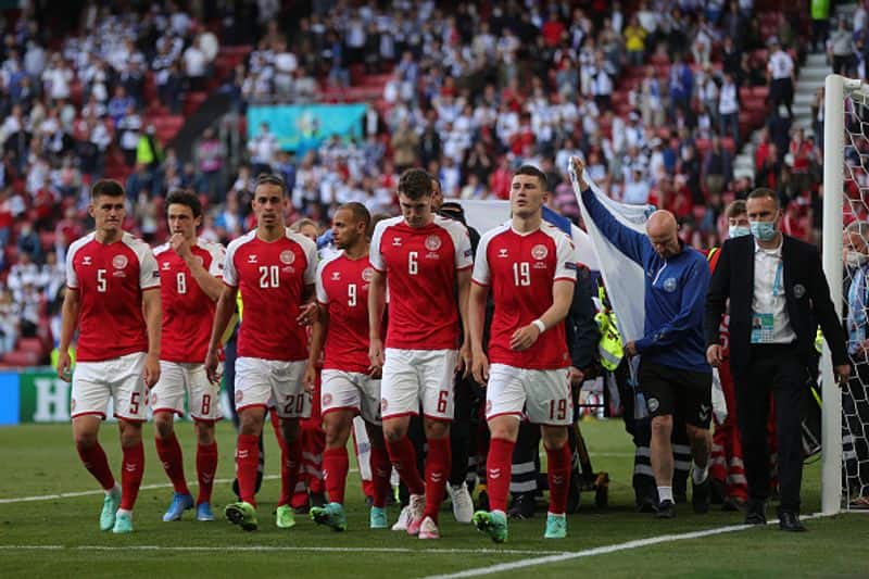 Denmark Players form man wall for collapsing Christian Eriksen get wide applause