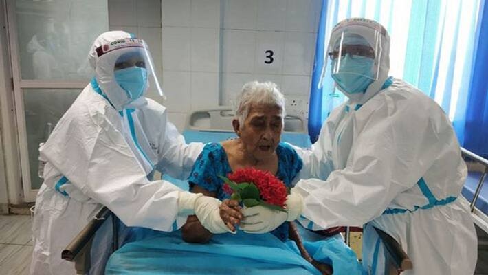 Kolkata 95 years old lady beats Corona, discharged after 25 days from Hospital DHA Kolkata 95 years old lady beats Corona, discharged after 25 days from Hospital DHA