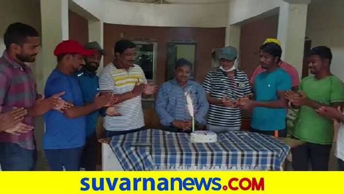 Tahashildar Celebrated Birthday in Violation of Covid Rules at Kanakagiri in Koppal grg Tahashildar Celebrated Birthday in Violation of Covid Rules at Kanakagiri in Koppal grg