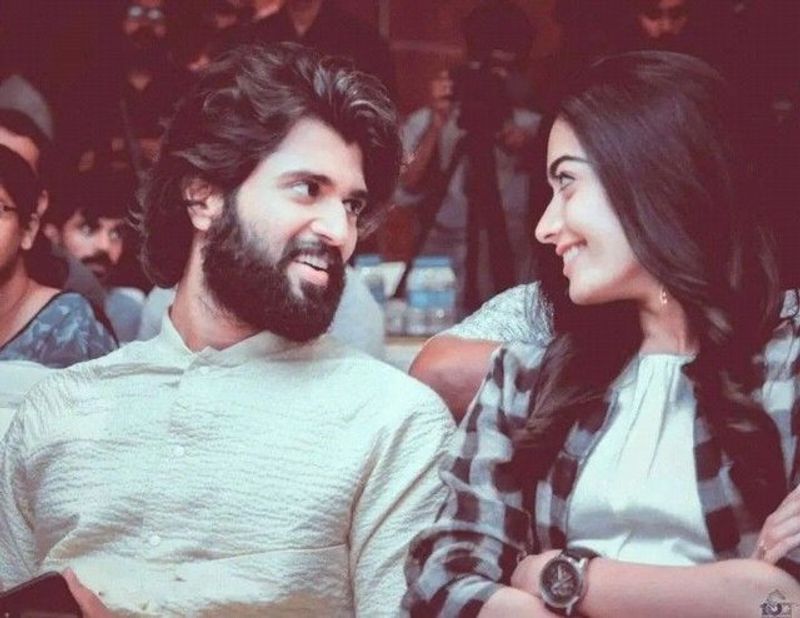 ವಿಜಯ್ ಮತ್ತು ರಶ್ಮಿಕಾ ಇಬ್ಬರೂ ಬೇರೆ ಬೇರೆ ಸಿನಿಮಾಗಳ ಮೂಲಕ ಬಾಲಿವುಡ್ಗೆ ಪಾದಾರ್ಪಣೆ ಮಾಡುತ್ತಿದ್ದಾರೆ.
