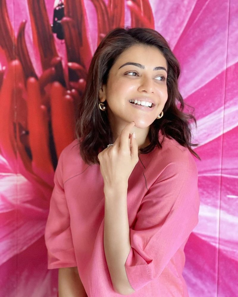 సినీ ఇండస్ట్రీలోకి అడుగుపెట్టే సమయంలో ఆమె ఎంత అందంగా ఉందో.. ఇప్పటికీ అంత అందంగా మెరిసిపోతోంది.
