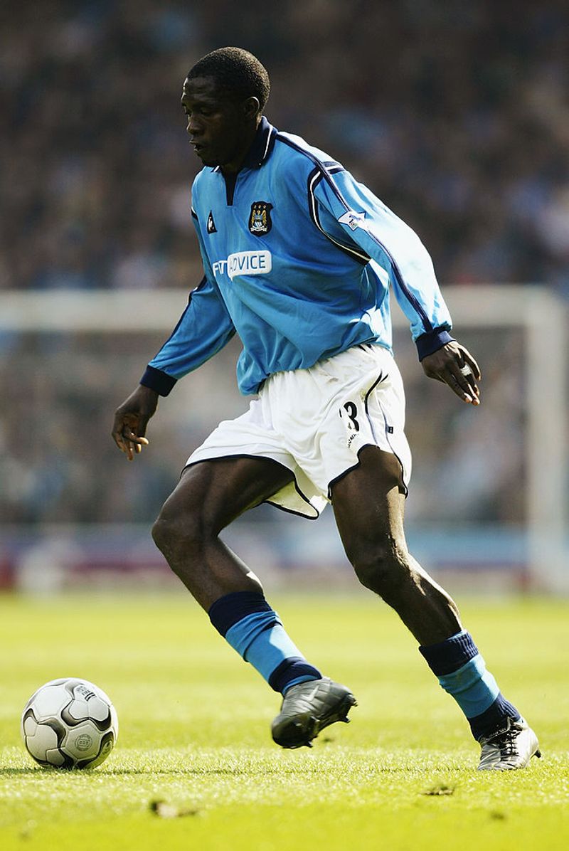 Marc-Vivien Foé
The midfielder from Cameroon was once involved in a Confederations Cup game when he fainted on the field. The medics tried to revive him on the field before he was taken off on a stretcher. Although several and repeated attempts were made, he just could not make it back, thus dying.