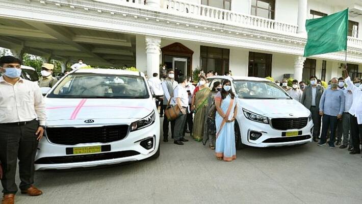 Controversy over Telangana Govt giving 32 Kia Carnival cars to bureaucrats-VPN Controversy over Telangana Govt giving 32 Kia Carnival cars to bureaucrats-VPN