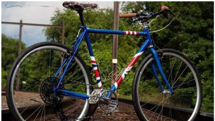 Joe Biden Gifts Boris Johnson A Custom Made Cycle Joe Biden Gifts Boris Johnson A Custom Made Cycle