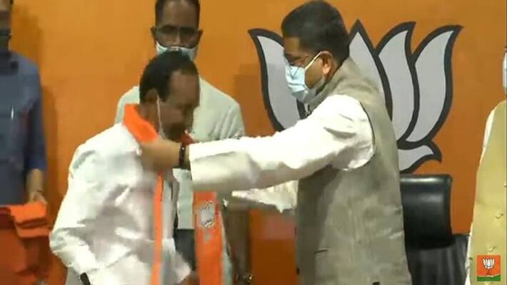 Eatela Rajender joins in BJP, Tarun Chug invites him into the party Eatela Rajender joins in BJP, Tarun Chug invites him into the party