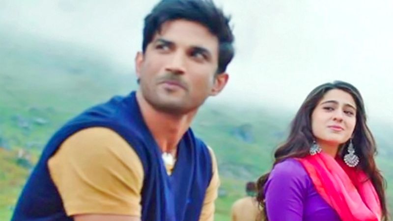 सैमुअल ने आगे लिखा था- सारा जब सुशांत के साथ थीं तो उनसे जुड़े सभी लोगों चाहे वो परिवारवाले हों, दोस्त हों या फिर स्टाफ सभी का दिल से सम्मान करती थीं। मुझे लगता है कि बॉक्स ऑफिस पर 'सोनचिड़िया' के खराब प्रदर्शन के बाद सुशांत से ब्रेकअप करने का उनका फैसला क्या कहीं बॉलीवुड माफिया के किसी दबाव के चलते तो नहीं था।