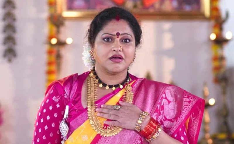 ప్రస్తుతం రాసి సీరియల్ నటిగా మారారు. కొత్తగా ప్రసారం అవుతున్న జానకి కలగనలేదు అనే సీరియల్ లో సీరియస్ రోల్ చేస్తున్నారు. ఈ సీరియల్ బాగానే టీఆర్పీ అందుకుంటుందని టాక్. సీరియల్ కోసం రాశి రెమ్యూనరేషన్ ఇదే అంటూ ఓ వార్త ప్రచారంలోకి వచ్చింది.