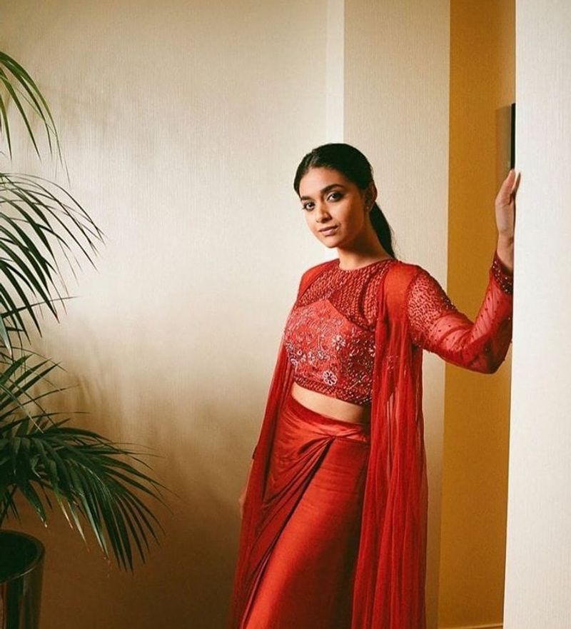తమిళంలో రజనీకాంత్ సరసన `అన్నాత్తే` చిత్రంలో, అలాగే `సాని కాయిధమ్`లో నటిస్తుంది. మలయాళఃలో `వాషి`, `మరక్కర్ః అరేబియన్ సింహం` చిత్రంలో మోహన్లాల్తో జోడీ కట్టింది.