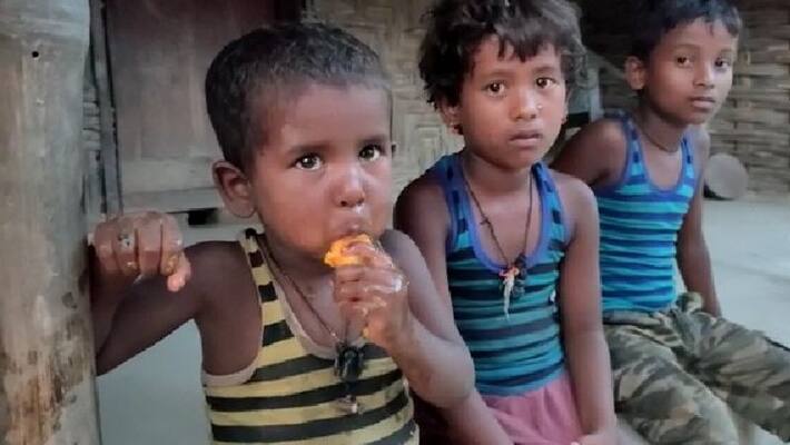 Three orphans at the neighbors' door for food bpsb Three orphans at the neighbors' door for food bpsb