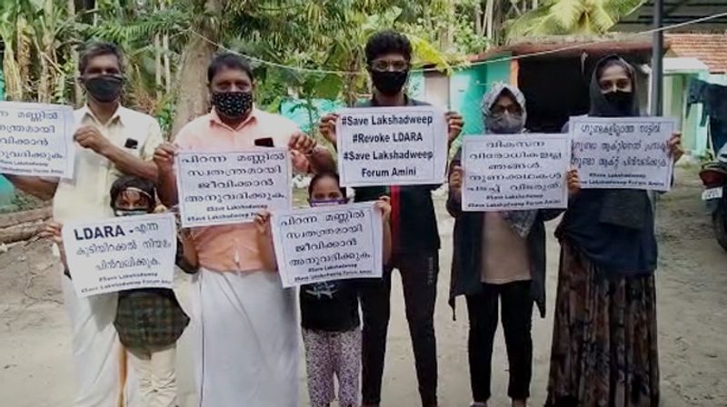 തീരദേശ മേഖലയിൽ സുരക്ഷ വർധിപ്പിച്ച് ലക്ഷദ്വീപ് ഡെവലപ്മെൻറ് കോർപറേഷനാണ് ഉത്തരവിറക്കിയത്. ഇന്റലിജന്സ് വിവരത്തെ തുടർന്നാണ് ദ്വീപില് സുരക്ഷ ലെവൽ 2 ആക്കി വർധിപ്പിച്ചതെന്ന് ലക്ഷദ്വീപ് ഡെവലപ്മെൻറ് കോർപറേഷന് അറിയിച്ചു. സംശയാസ്പദ സാഹചര്യത്തിൽ എന്തെങ്കിലും കണ്ടാൽ അധികൃതരെ അറിയിക്കാൻ നിർദ്ദേശം അടക്കമാണ് ഉത്തരവ്. അറിയിപ്പ് ഉണ്ടാകും വരെ ലെവൽ 2 സുരക്ഷ തുടരുമെന്നും ഉത്തരവിൽ പറയുന്നു.