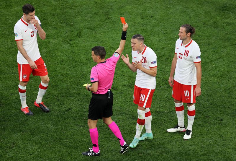 Stats
- Karol Linetty's equaliser was the second fastest after half-time (45.32) in the Euro after Marcel Coras (45:21) in 1984.
- Grzegorz Krychowiak became the third Polish player to be sent off in Euro/World Cup after Radislaw Sobolewski and Wojciech Szczesny.