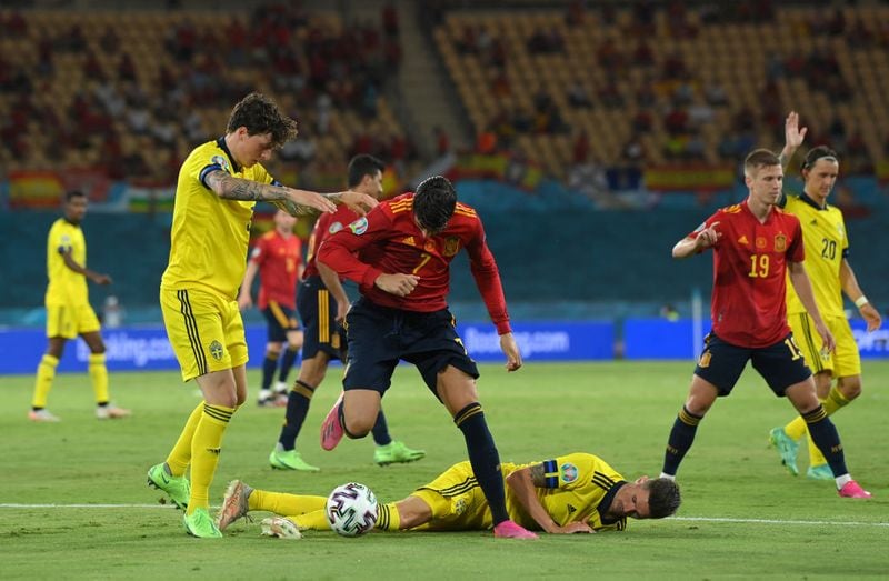 Sweden produces bold display to hold Spain
Spain was undoubtedly the favourite against Sweden at the Estadio Olímpico de Sevilla. However, none of the sides could find the back of the net. While the opening half saw four promising chances, including a save from Robin Olsen, four more events resulted in the following half, but to no avail.