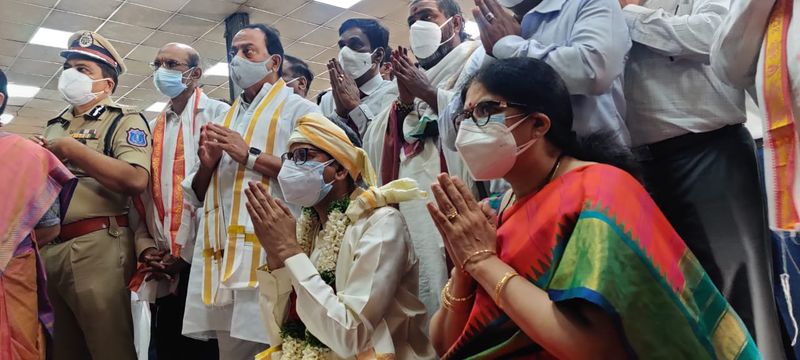 యాదాద్రి లక్ష్మీనరసింహ స్వామిని దర్శించుకున్న సీజెఐ ఎన్వీ రమణ దంపతులు