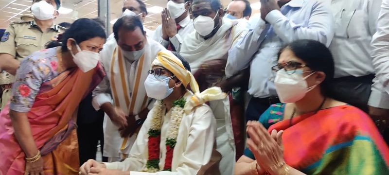 యాదాద్రి లక్ష్మీనరసింహ స్వామిని దర్శించుకున్న సీజెఐ ఎన్వీ రమణ దంపతులు