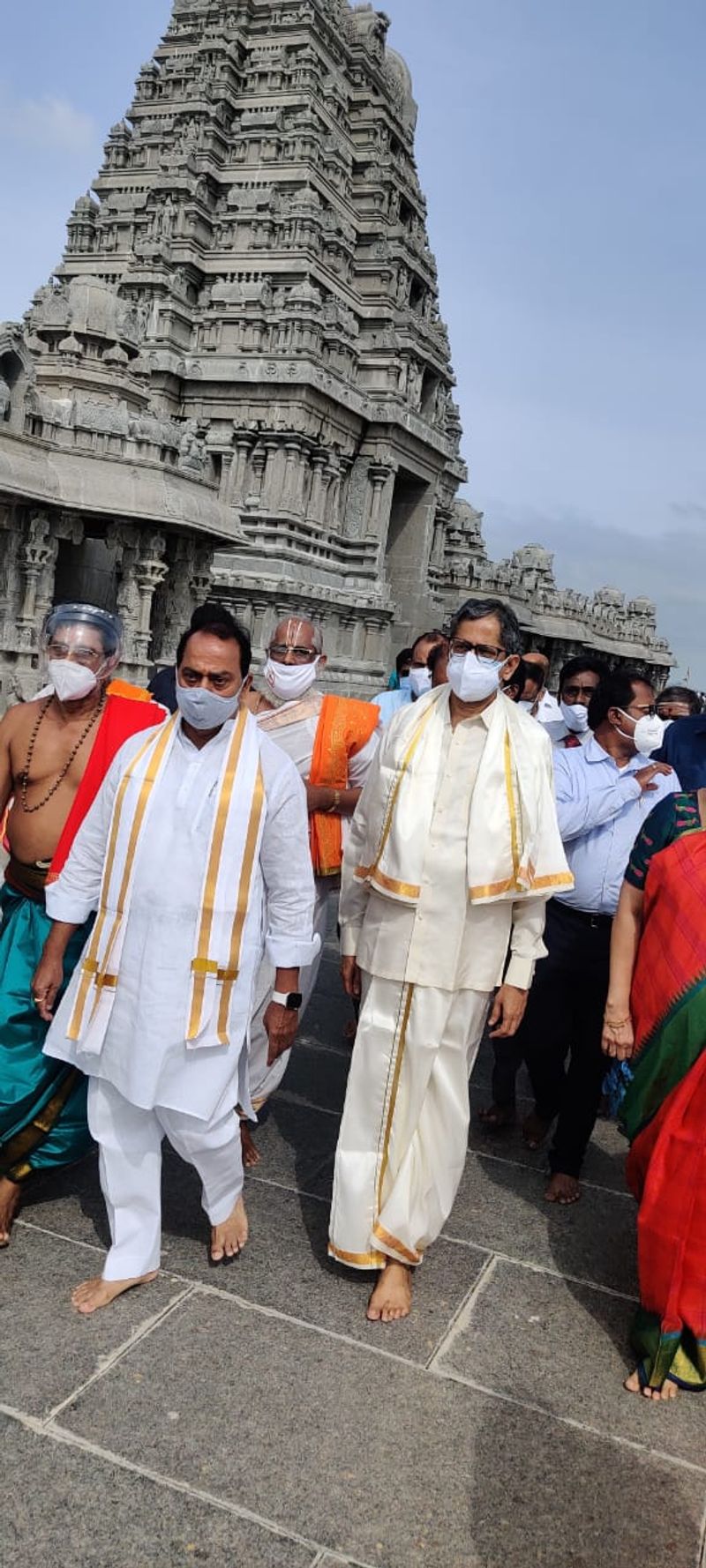 యాదాద్రి లక్ష్మీనరసింహ స్వామిని దర్శించుకున్న సీజెఐ ఎన్వీ రమణ దంపతులు