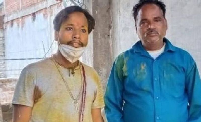 दरअसल, यह पूरा मामला भोपाल के करोंद क्षेत्र का है, यहां के रहन वाले शंकर यादव सोमवार को दूल्हा बने बेटे अवतार को लेकर कैनरा बैंक पहुंचे हुए थे। यहां उन्होंने बैंक मैनेजर से गुहार लगाई कि साहब मेरे बेटे की शादी है, घर में कोई पैसा नहीं, मैं मजदूरी करके परिवार का पालन पोषण करता हूं, लेकिन लॉकडाउन में काम भी नहीं मिला है। इसलिए अब आप ही मेरी मदद कर सकते हैं।
