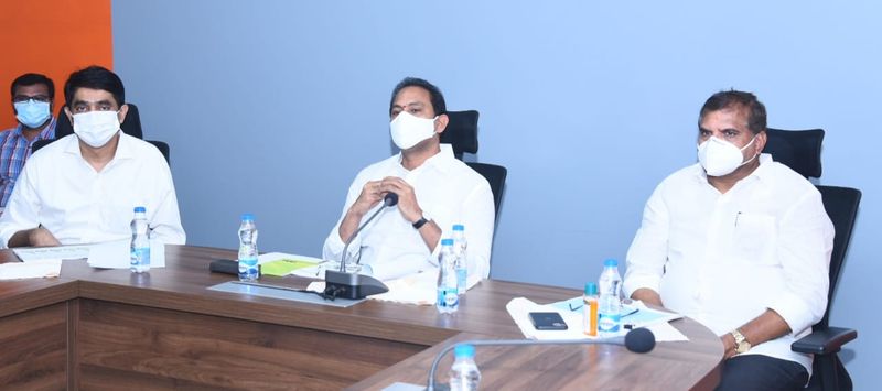 వ్యాక్సిన్ మరింతగా వేగవంతం చేయాలని... 5సంవత్సరాల లోపు తల్లులకు టీకా వేసే కార్యక్రమం ముమ్మరం చేయాలని నిర్దేశించారు. ఆరోగ్య శ్రీ పధకం ద్వారా అందిస్తున్న వైద్య సేవలు పూర్తిగా ఉచితమని నిర్ణయించారు.