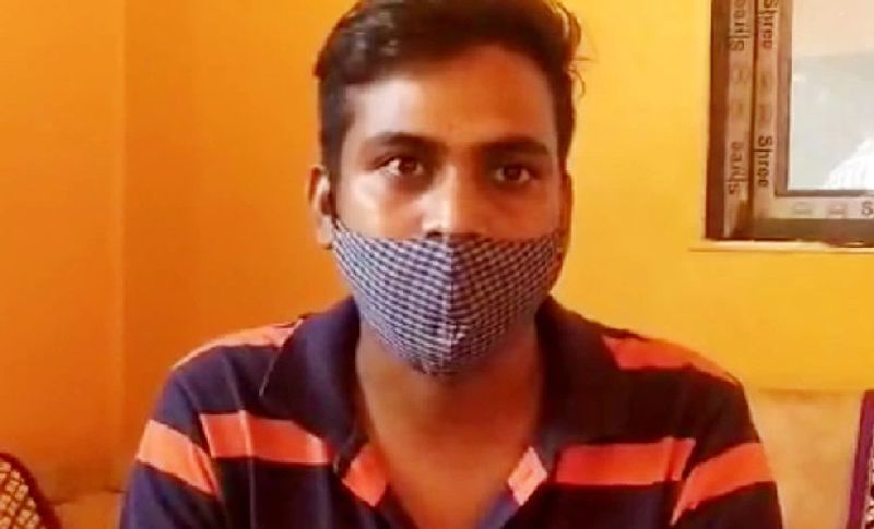वहीं हेड कांस्टेबल महेंद्र नाथ बताया कि वाहनों की चेकिंग के दौरान जब बाइक सवार सुनील बारिया को रोका तो वह रौब झाड़ने लगा। साथ विधायक का नाम लेकर देख लेने की धमकी भी देता रहा। इस दौरान उसने मेरी कॉलर तक पकड़ ली और नौकरी से निकलवाने की धमकी देने लगा। जबकि हम कहते रहे कि कोरोना की वजह से चेकिंग चल रही है, अधिकारियों के सख्त आदेश हैं। लेकिन फिर भी वह धमकी देता रहा।
