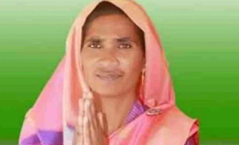 बाद में जब विधायक के खिलाफ मामला दर्ज हुआ तो उनके सुर बदले-बदले नजर आए। मंगलवार सुबह पत्रकारों से बातचीत करते हुए कहने लगीं कि मैं क्यों पुलिसवालों को मरूंगी। जबकि पुलिस जवान कोरोनाकाल में धूप खड़े होकर अपना कर्तव्य निभा रहे हैं। आखिर में क्यों ऐसे देवदूतों को थप्पड़ मारूंगी। हमारा पुलिसवालों से से कैसा बैर हो सकता है।