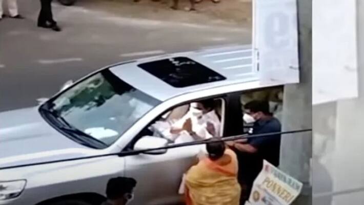 tamilnadu cm stalin stops his convoy after spotted a woman on roadside ksp tamilnadu cm stalin stops his convoy after spotted a woman on roadside ksp